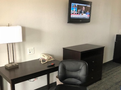 Executive Inn And Suites Joaquin image 11